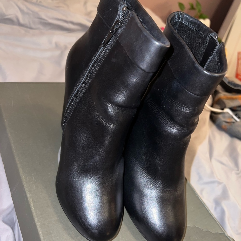 Steve Madden Black leather booties